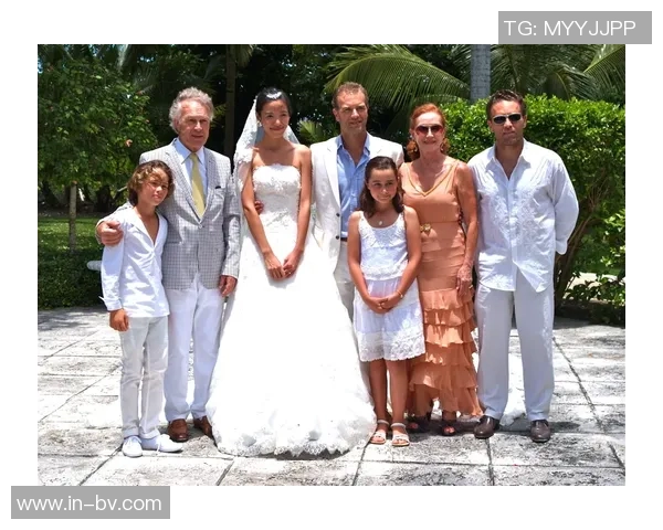 若日尼奥庆祝新婚六个月分享唯美婚纱照展现幸福甜蜜瞬间